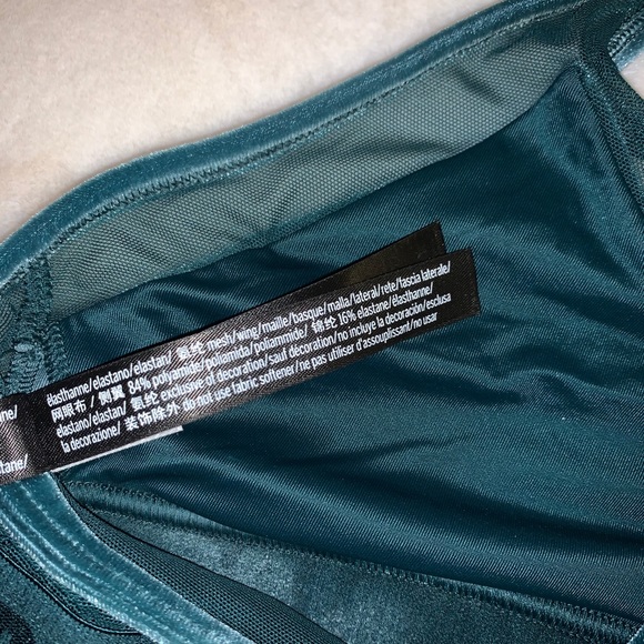 NWOT vs pink velvet sports bra - Picture 13 of 16